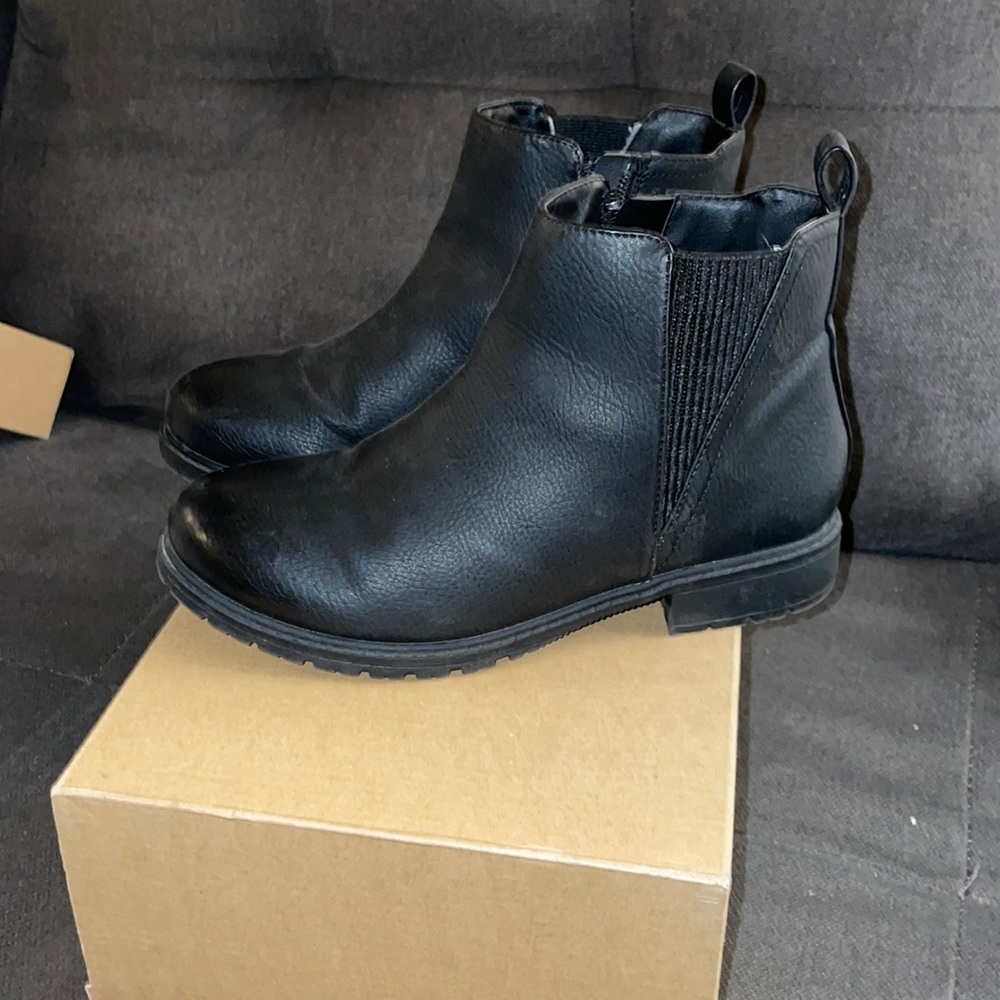 MÍA girl black boots